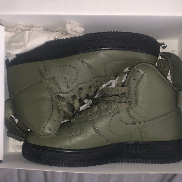 Customized hi-top Air Force 1s